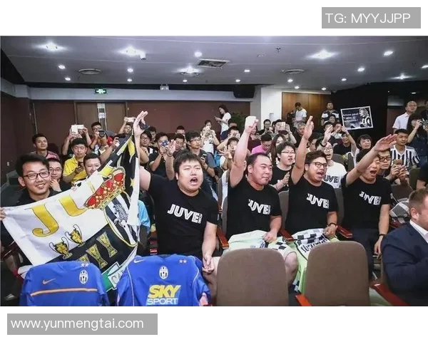 足球明星粉丝见面会盛大举行球迷热情互动共庆足球梦想