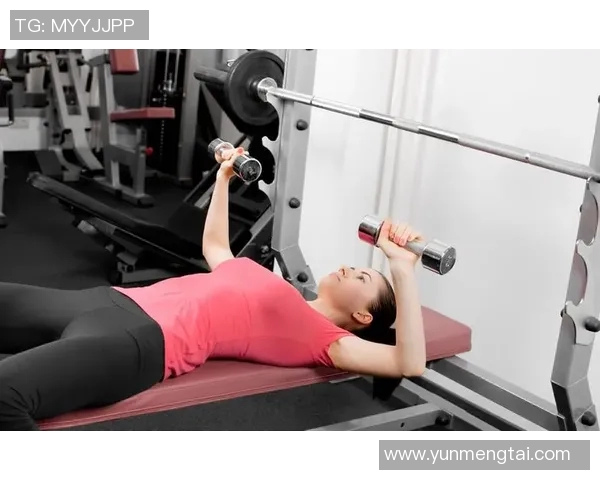 哑铃练胸肌的最佳动作推荐助你打造完美胸部线条